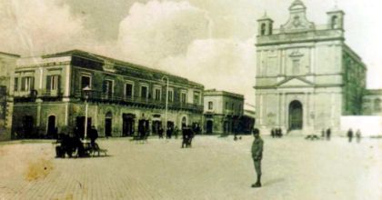 piazza-primi-del-900-altra piazza-primi-del-900-altra